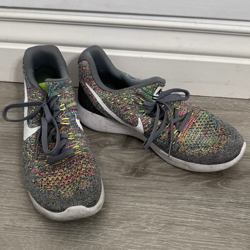 Nike Gray Multicolor Knit Sneakers size 8